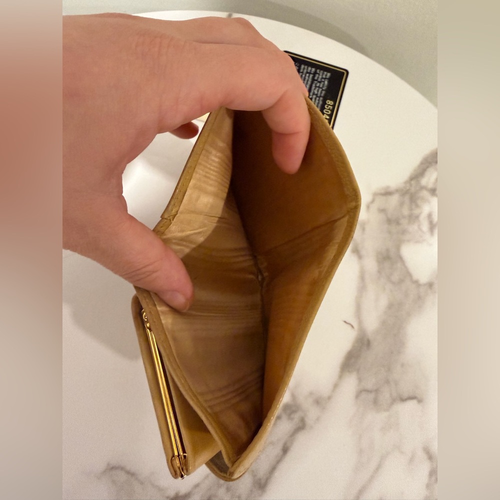 CHANEL Yellow Leather Card Holder - Picture 6 of 9